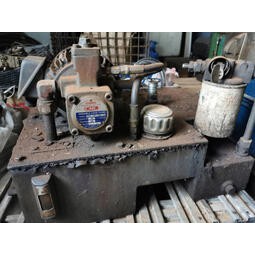 多款中古油壓箱 Cnc車床加工中心機鑽孔攻牙機油水分離機油霧回收機夾頭虎鉗四軸五軸車銑複合機二手中古機工具機零組件