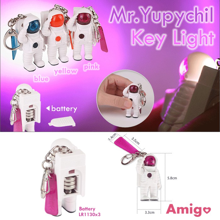 阿米購 日本 Mr.Yupychil 太空人 敬禮 造型 LED 發光 鑰匙圈 手電筒 五月天 頑固MV 吊飾