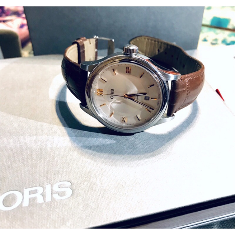 ORIS 7719 男用機械錶 9.9成新 。 盒子保證卡全皆在 再贈送一副全新錶帶 原價三萬多專櫃貨 $兩萬出清