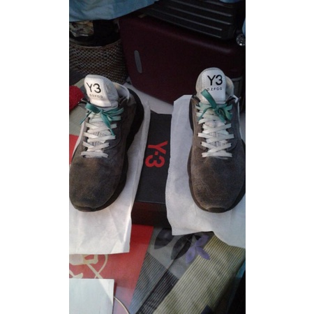 Adidas名牌Y3 香港JOHJI YAMAMOTO百貨港幣2880元購得 歐規43 八成新送同牌小肩包