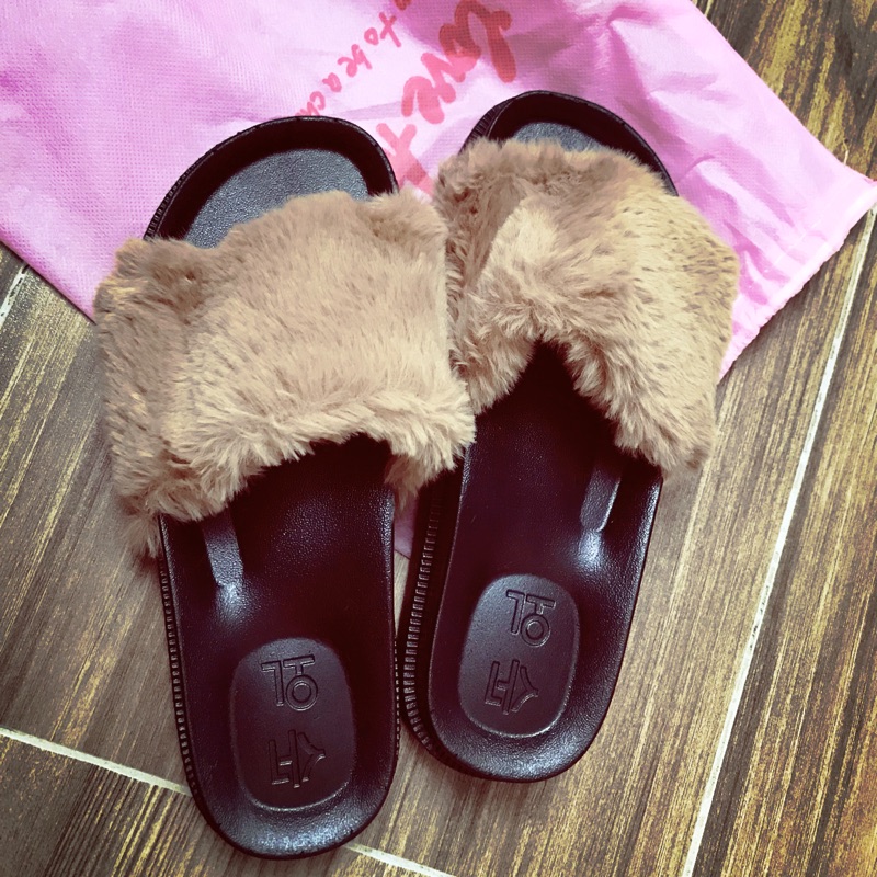 Ann’s 韓國厚底超軟毛毛拖鞋。全新