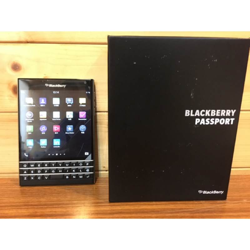 黑莓護照 blackberry passport幾乎是新的，3月29國外寄出。4/9新增照片