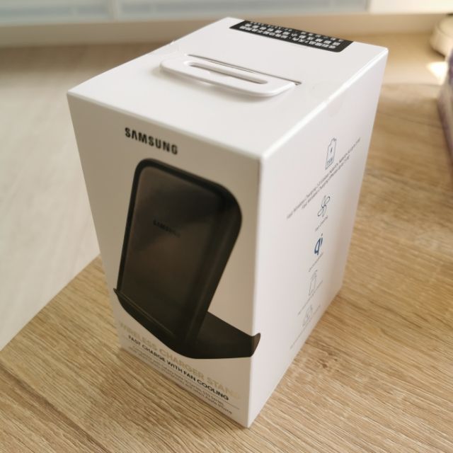 Udn買東西
SAMSUNG 原廠15W無線閃充充電座EP-N5200 (黑)