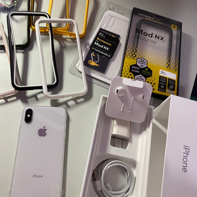 送手機殼！iPhone X 256g-銀色 (原廠整新機 全新無損 附多款防摔手機殼) - Apple