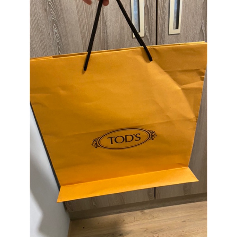 TOD TOD’s 大紙袋，size:45.5*41*14公分，提把14公分