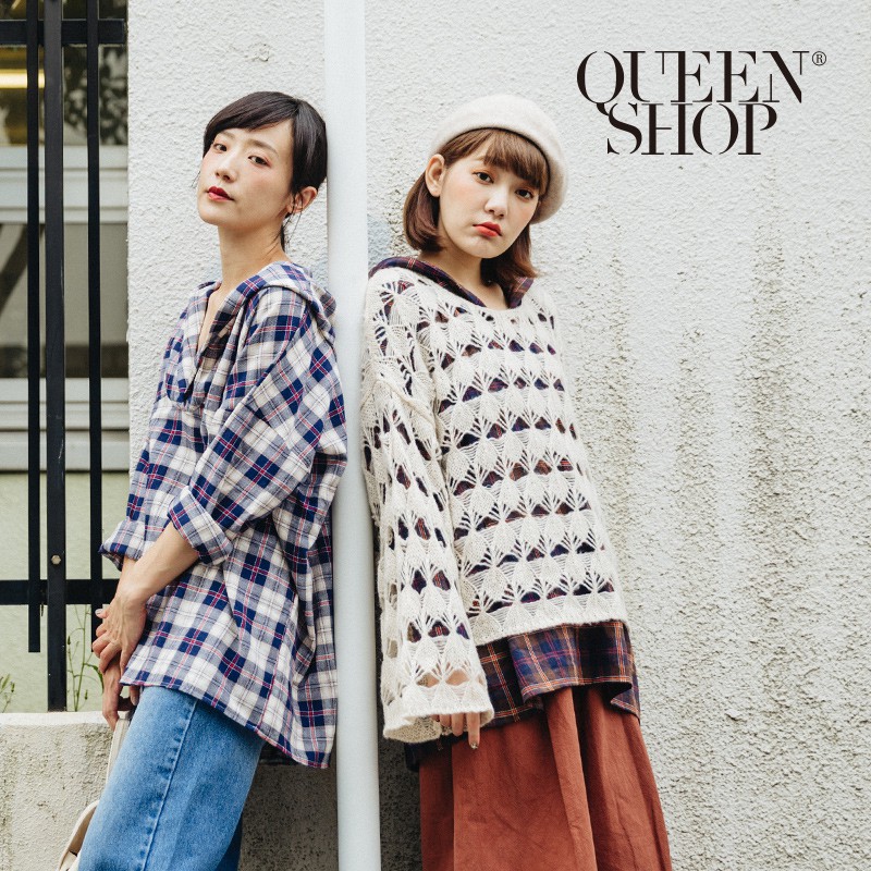 QUEENSHOP 【01095487】大V連帽格紋上衣 兩色售＊預購＊