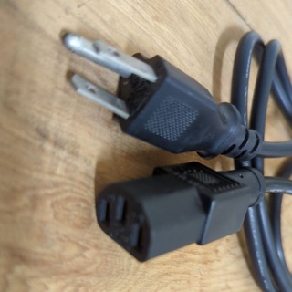 《二手好物》（請看商品說明）電腦主機螢幕專用三孔電源線/黑色或白色5尺以上
