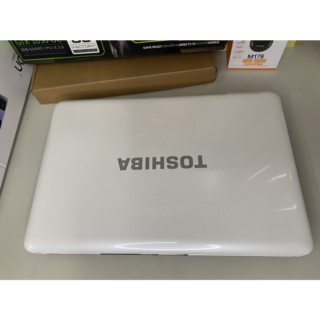 現貨 【 TOSHIBA 】二手14吋白色i5cpu SSD 文書影音遊戲筆電LOL