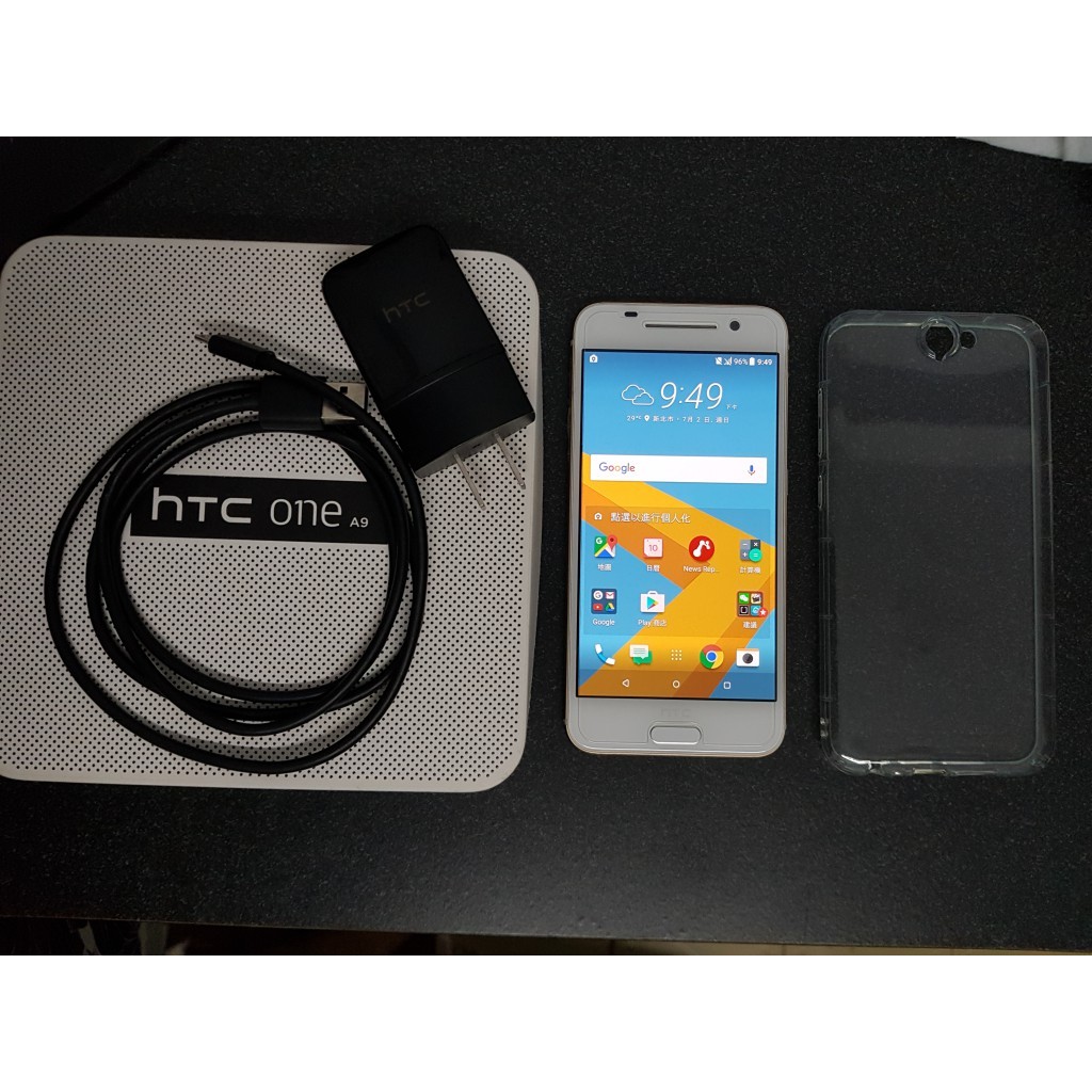 HTC A9 金色 32G/3G 前後皆有貼膜 送空壓套 有使用痕跡 無明顯外傷 機子保存良好 已過保