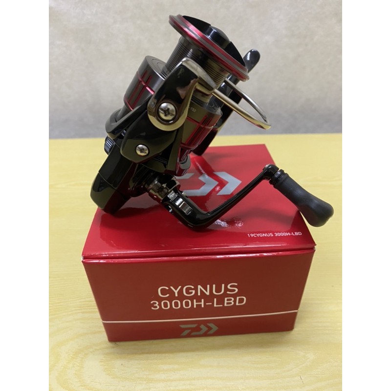 《嘉嘉釣具》DAIWA CYGNUS 2500/3000 手剎車捲線器 手煞車 磯釣