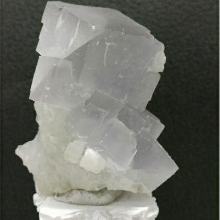 貴州完整方塊糖霜淡灰螢石共生水晶石英帶細閃 原石 原礦