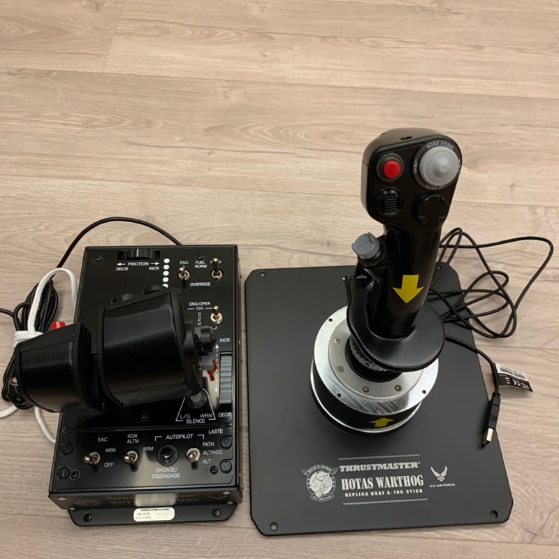 THRUSTMASTER HOTAS WARTHOS 飛行搖桿