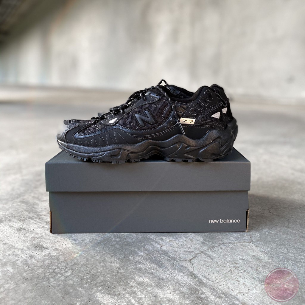 new balance 703 black