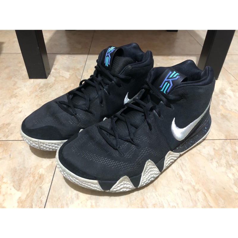 NIKE Kyrie 4