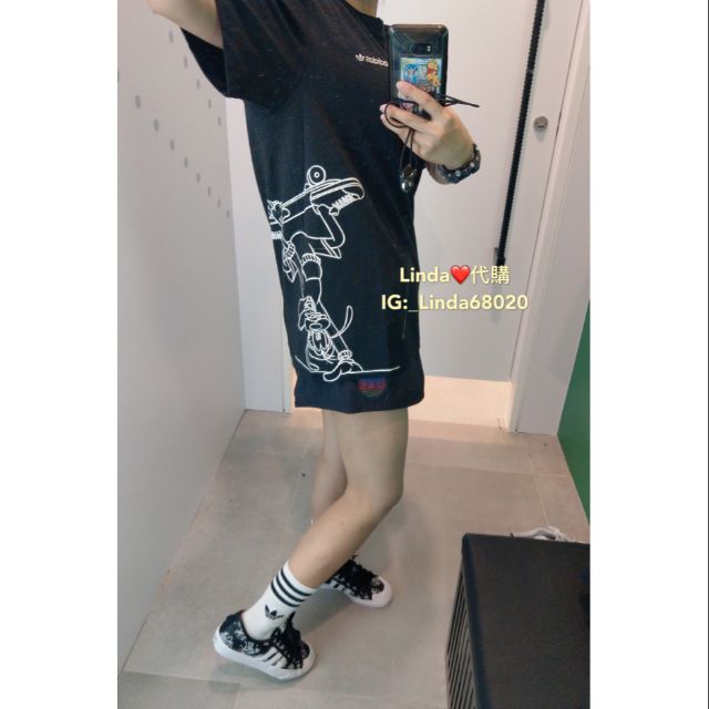 Linda❤️代購 Adidas DISNEY 聯名款 高飛 別針 倒立滑板 短袖 運動TEE 男款 GD6029