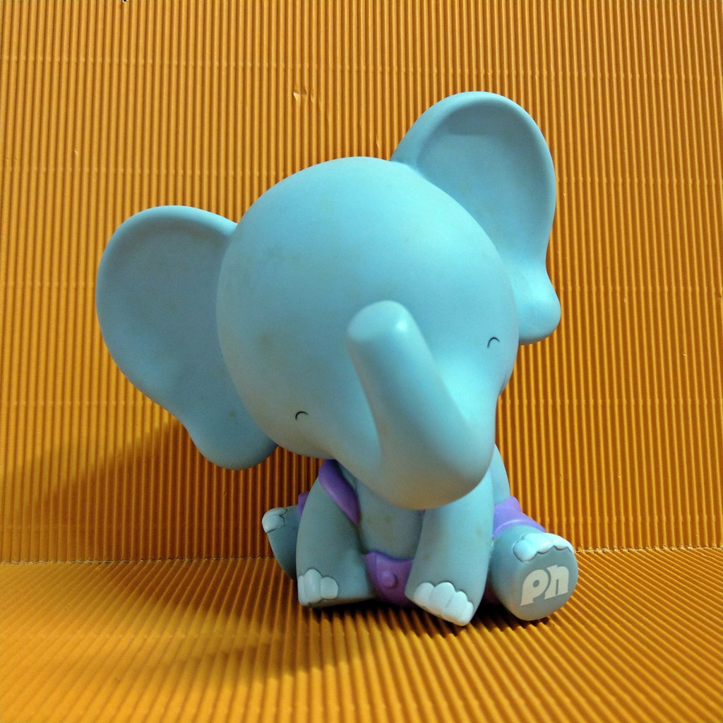 [ 小店 ] 公仔  麗嬰房 PEACE小象  35週年紀念公仔  高約:18公分  材質:塑膠  Ab