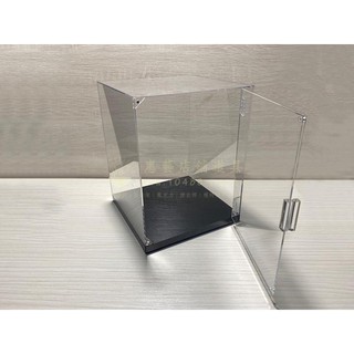 【壓克力】磁吸開門式公仔盒 長25*寬25*高30+底座2cm 展示盒/收納盒/防塵盒/模型盒
