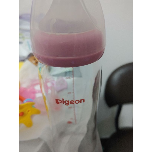 二手 Pigeon 貝親 母乳實感寬口玻璃粉色奶瓶240ml，買一送一，送綠色的