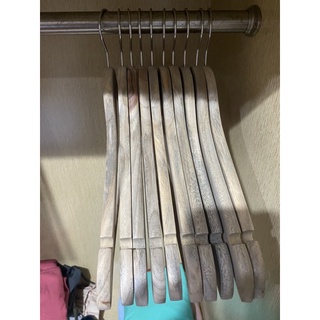 近全新KARY天然香樟木防潮防黴加大有桿衣架45cm 共30入