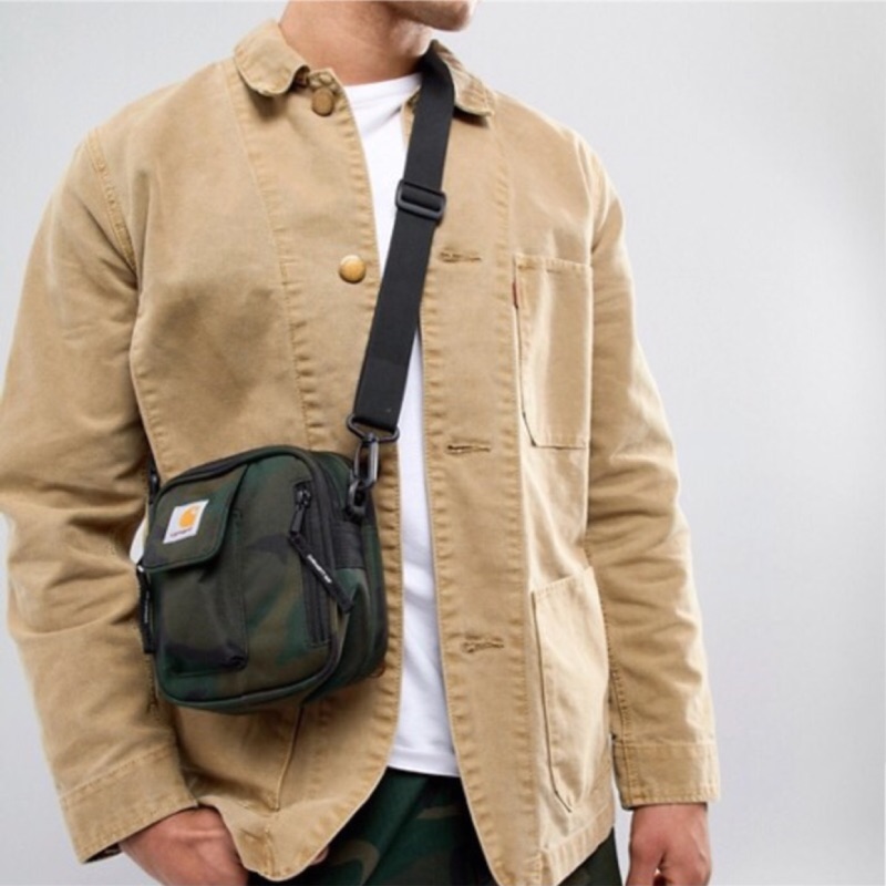 carhartt wip essentials flight bag in black