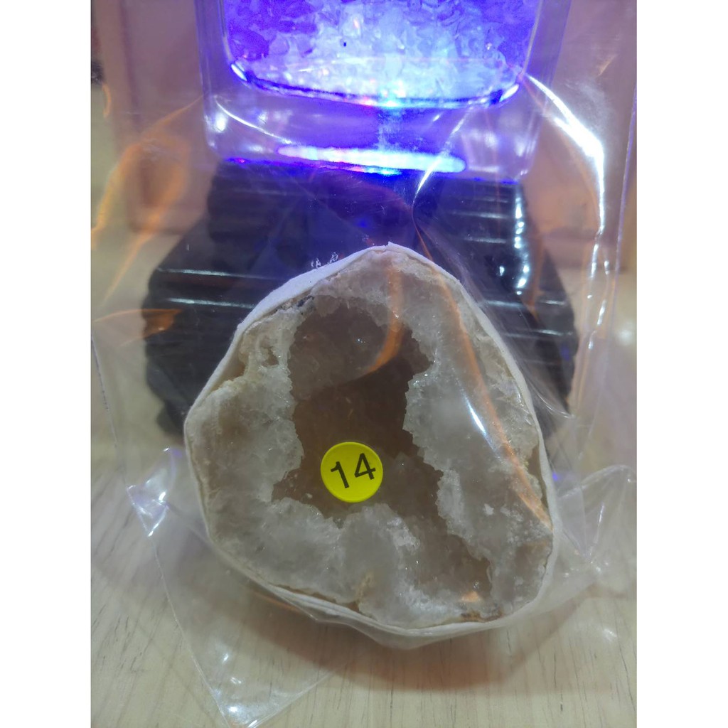 (No.N014) 摩洛哥白水晶 迷你晶洞 + 七彩LED 燈座