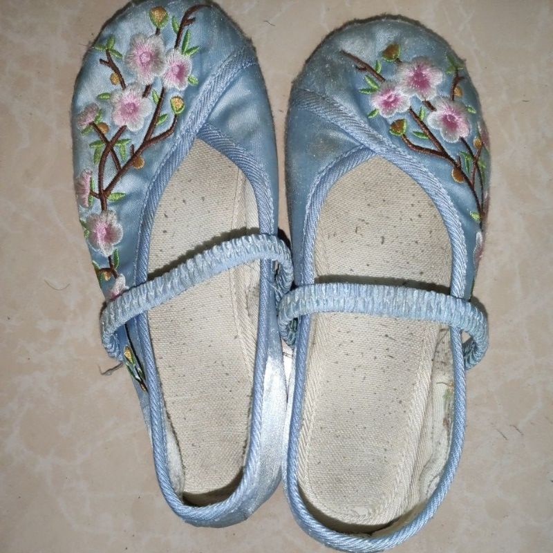 二手女童平底休閒鞋，中國風繡花童鞋，二手洗好保存