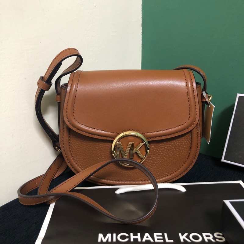 MK 經典logo真皮馬鞍包 經典棕 側背包 斜背包 手拿包 MICHAEL KORS 現貨 美國代購