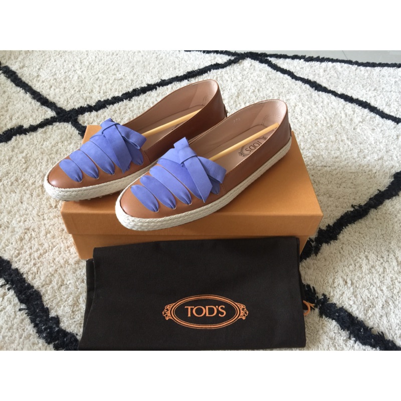 TOD‘S 經典駝色 搭配紫色蝴蝶🦋鞋帶 側邊編織裝飾 豆豆鞋