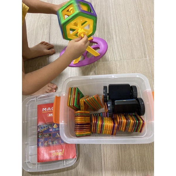 （二手） 磁力積木 四代磁性積木  益智玩具 玩具磁力建構片附收納盒