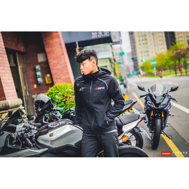 《新展車業》AKRAPOVIC &amp; Alphinestars 聯名外套 蠍子聯名 外套 連帽外套