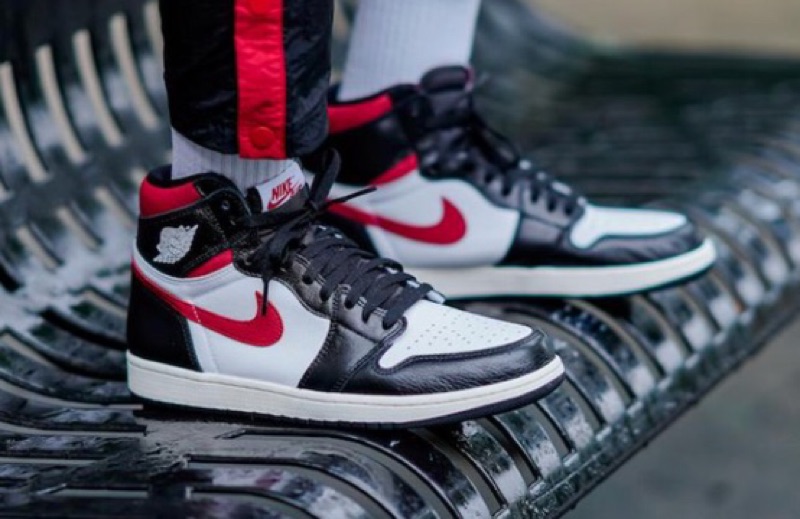 nike air jordan 1 retro high og black gym red