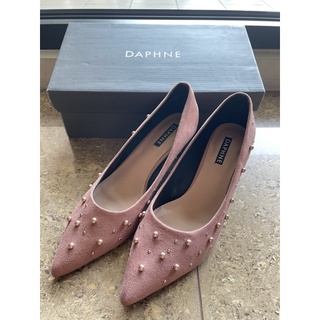 DAPHNE粉色尖頭珍珠低跟鞋