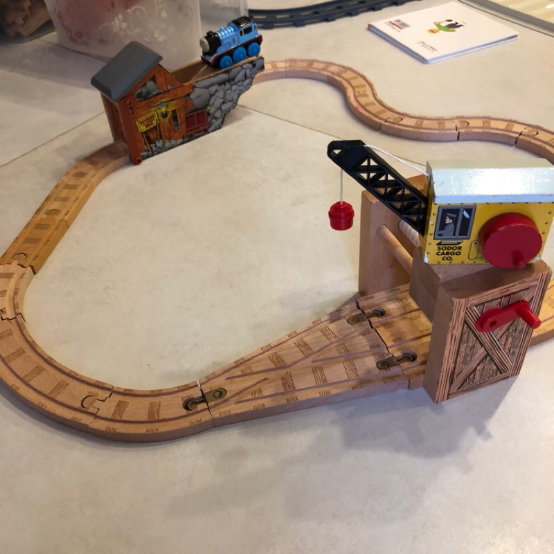 Thomas&amp;friends正版湯瑪士木頭軌道組（不含電動小火車喔），二手