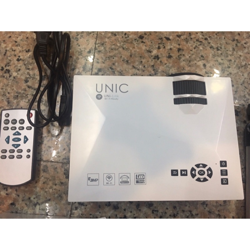 UNIC UC40 迷你家用投影機