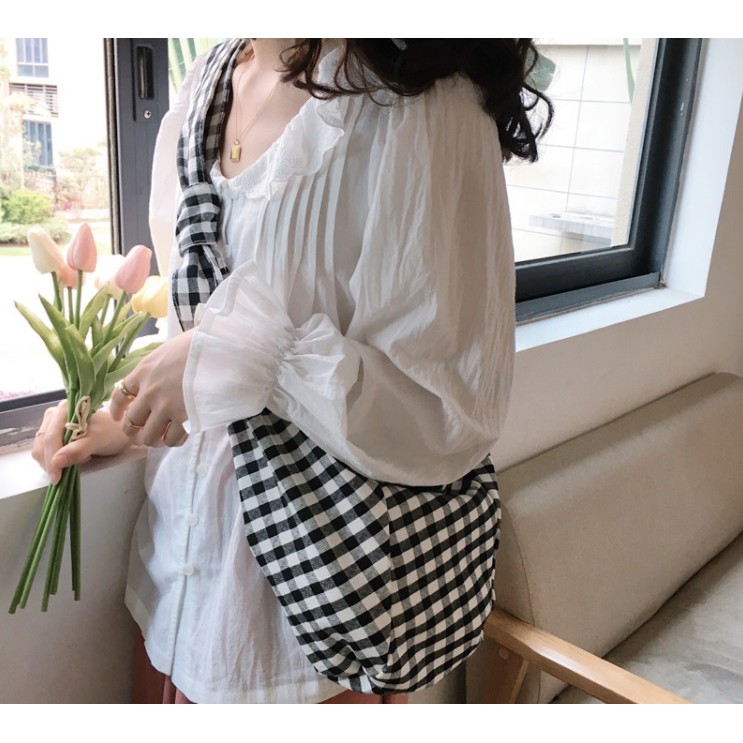 P10089 韓國直送 送子鳥 綁帶包 打結包 水餃包 格紋款 側背包 肩背包 特價299元