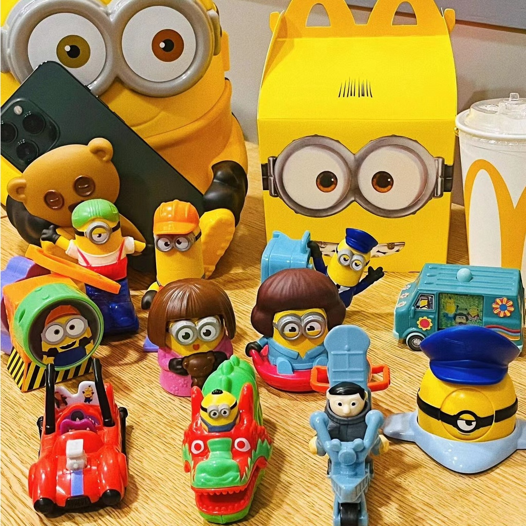 2022 年麥當勞的小黃人小小兵玩具, 奧托龍騎師, 凱文登機箱, 麥當勞的快樂餐玩具。