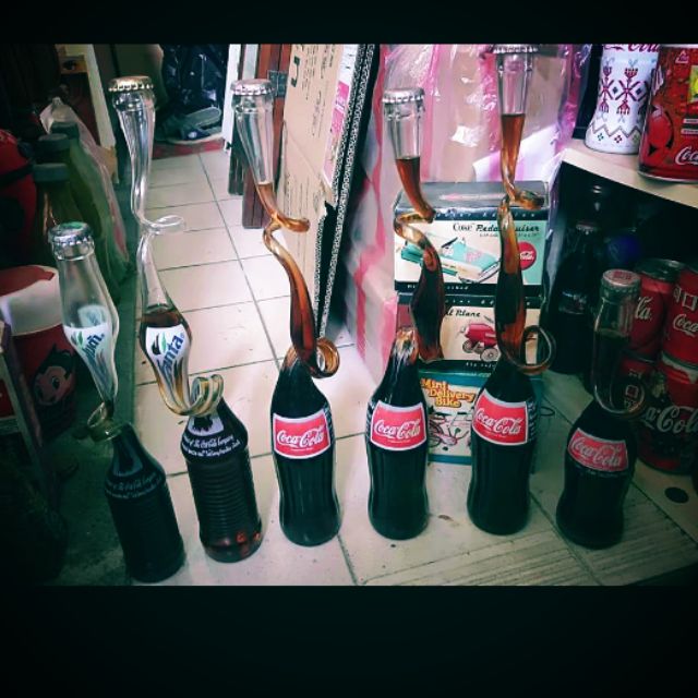 20年老物，泰國，可口可樂藝術瓶，芬達，商品在桃園，單瓶 1800。“請勿直接下標”，請私訊。Coca cola。