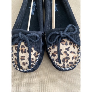 ╭♥︎喬喬屋♥︎╯[Minnetonka]現貨@女鞋@全新莫卡辛Leopard Kilty Moc豹紋麂皮豆豆鞋黑色7號
