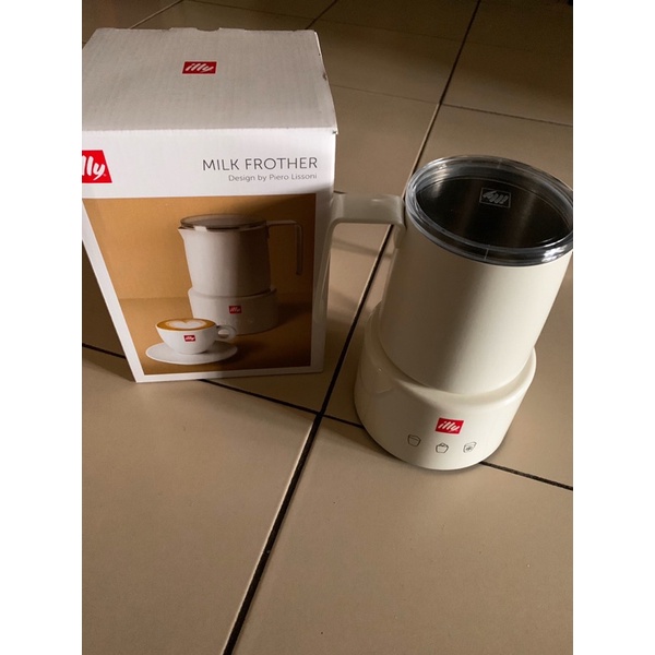 🇺🇸illy 奶泡機😍9.8成新（內附2個攪拌器）