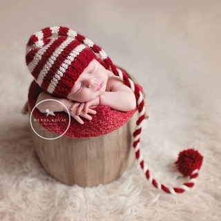 🎀CYMMHCM新生兒攝影服飾道具嬰兒拍照針織長尾帽 寶寶照相寫真造型條紋毛球帽影樓月子滿月照圣誕新年帽寶貝成長紀念禮物