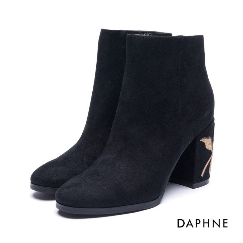 Daphne 達芙妮 精緻花朵刺繡絨布粗跟裸靴 短靴 鞋 靴子