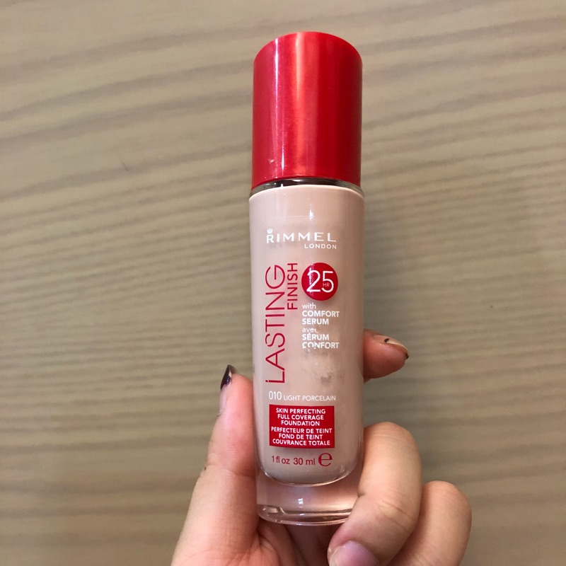 Rimmel 粉底液010/蜜粉