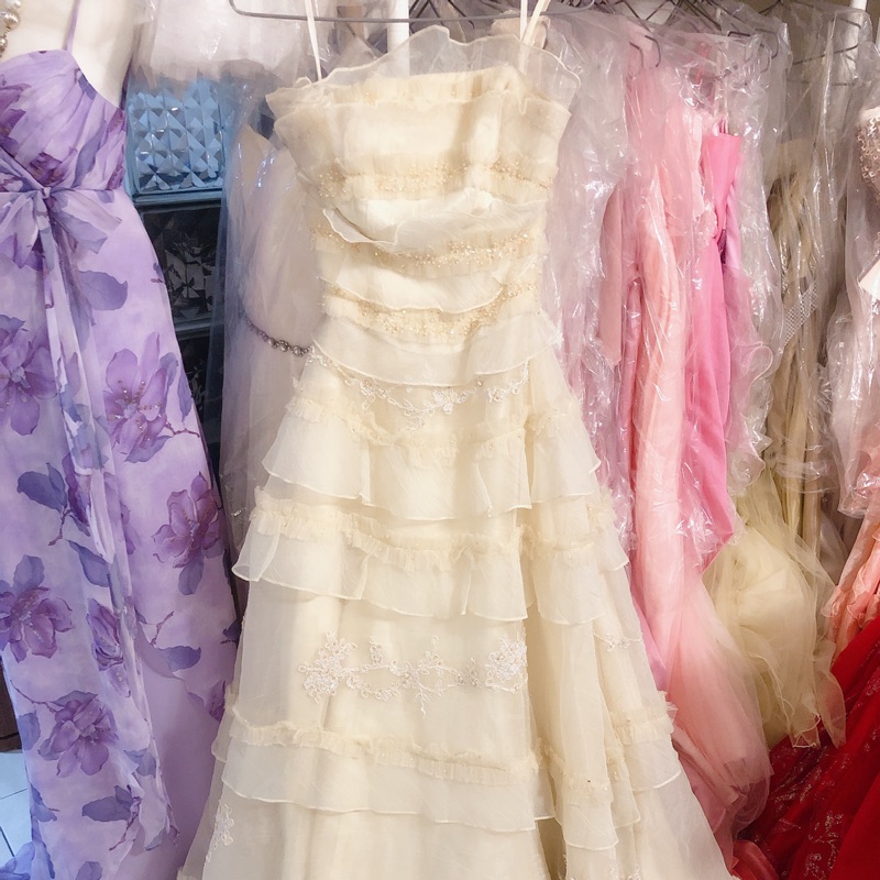 二手白紗禮服超便宜賣 輕婚紗 可拍照用禮服 伴娘服
