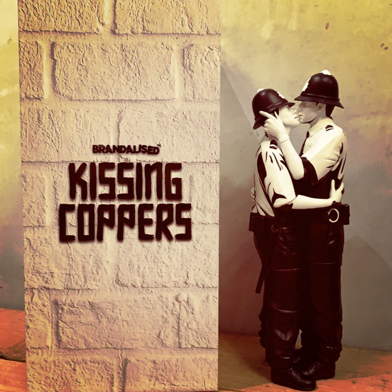 Banksy Kissing coppers invader