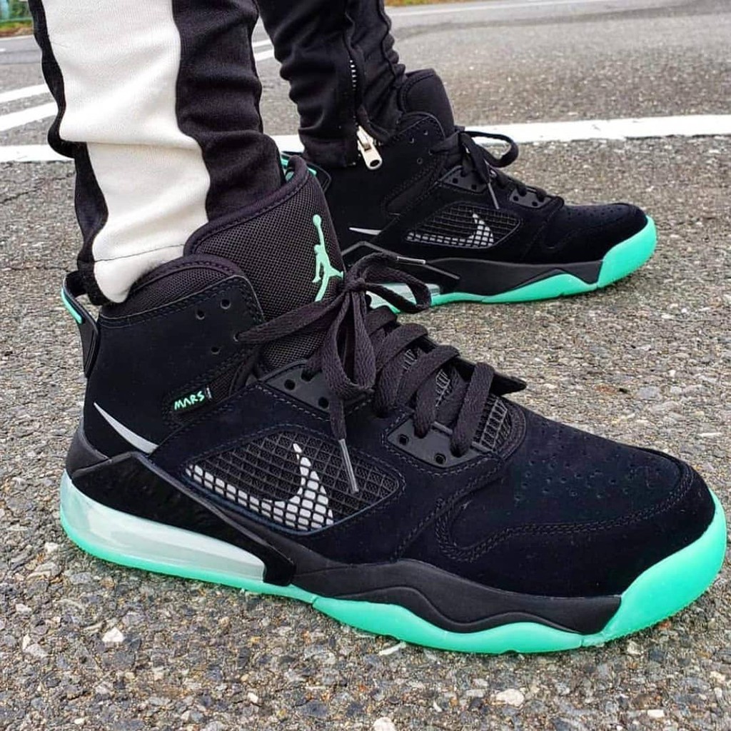 nike jordan mars 270 green glow