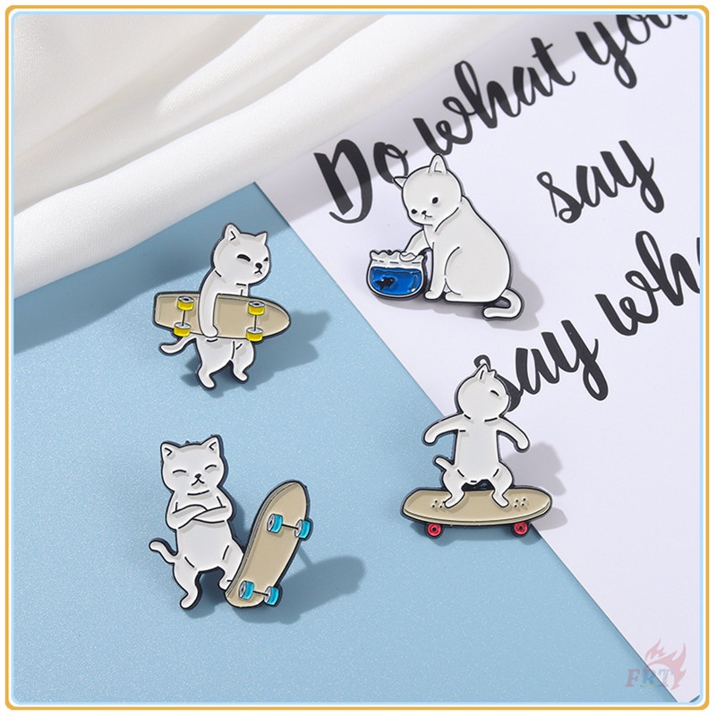 酷白貓 - 滑板胸針 1 件可愛寵物魚缸塗鴉琺瑯背包鈕扣別針徽章