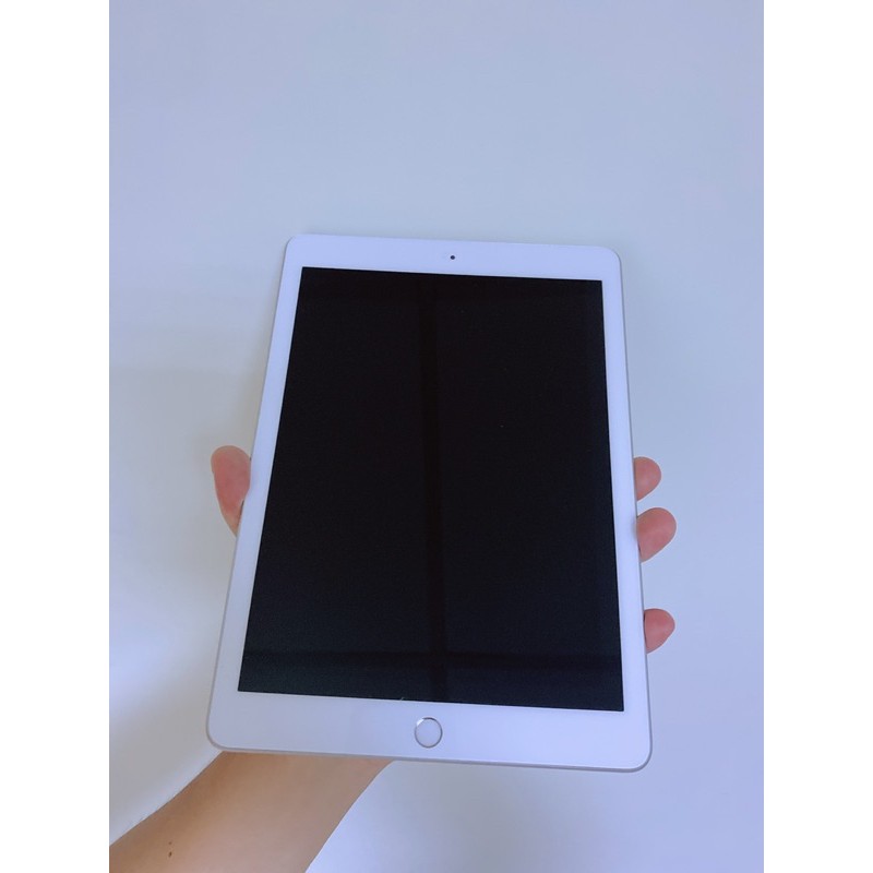 👍Apple iPad Wi-Fi 32GB 9.7吋 (銀)2019出產 MR7G2TA/A