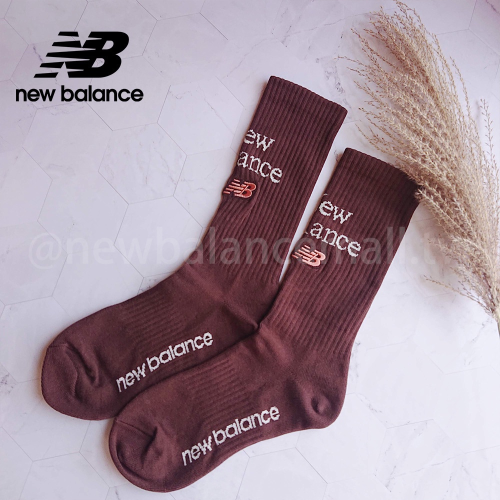 【New Balance】NB刺繡中長襪_中性_咖啡色_LAS22061RHE