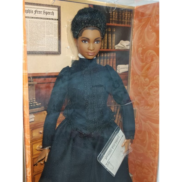 收藏型芭比娃娃黑標激勵人心的女性系列Ida B. Wells Barbie/豐腴體型關節體(非瑜伽體)/全新現貨