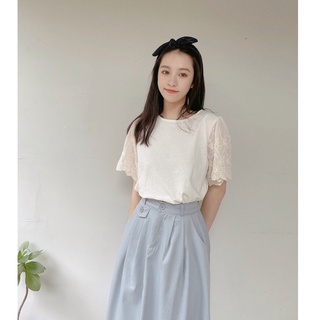 DORA服飾 韓版拼接蕾絲雕花袖棉料上衣